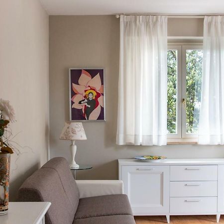 2-Bedroom Apt, With Balcony & Aircondition - 50 M From The Beach Marina di Pietrasanta Exterior foto