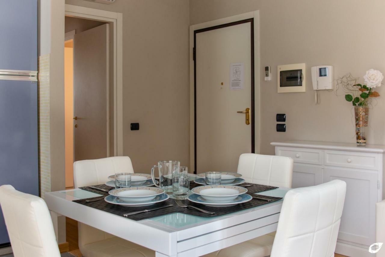 2-Bedroom Apt, With Balcony & Aircondition - 50 M From The Beach Marina di Pietrasanta Exterior foto