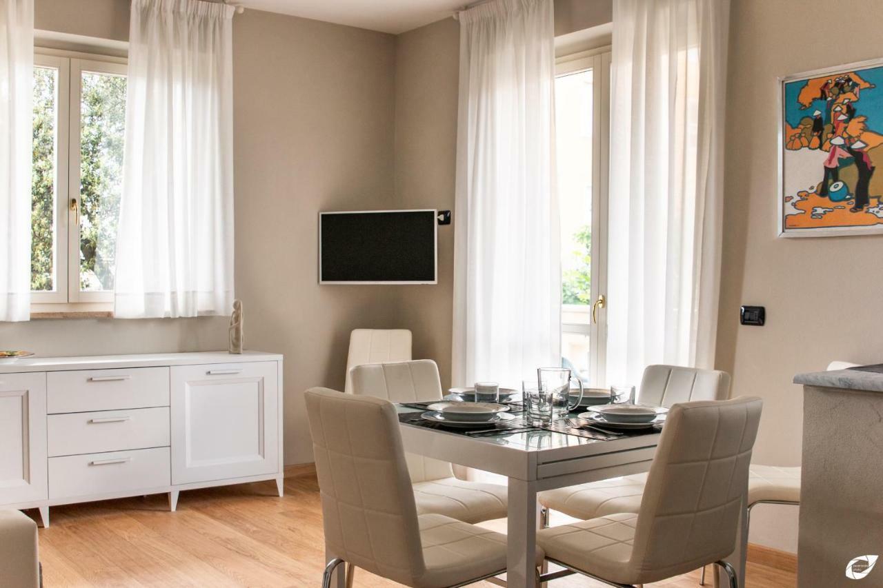 2-Bedroom Apt, With Balcony & Aircondition - 50 M From The Beach Marina di Pietrasanta Exterior foto