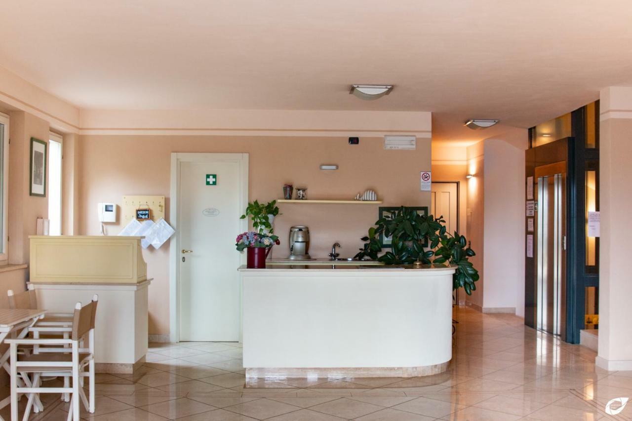 2-Bedroom Apt, With Balcony & Aircondition - 50 M From The Beach Marina di Pietrasanta Exterior foto