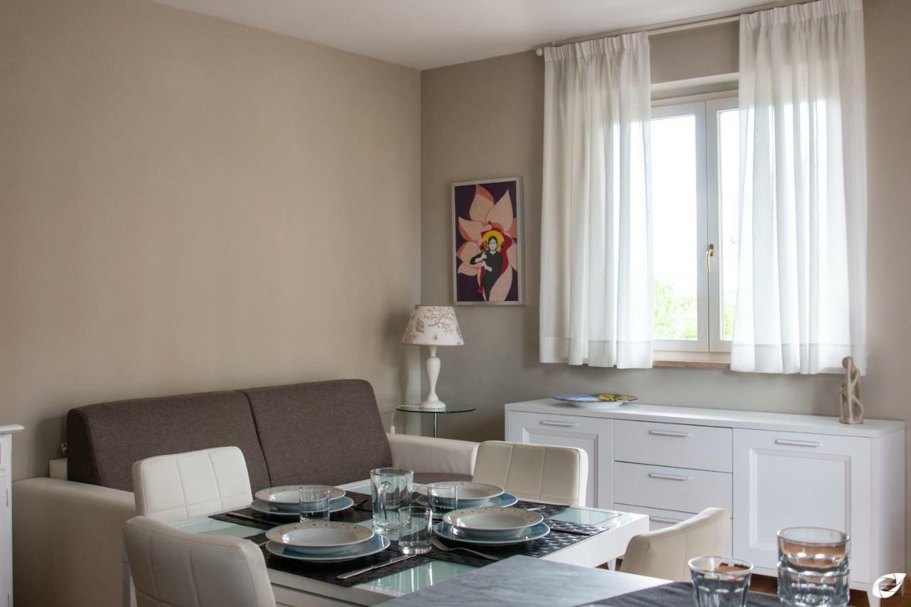 2-Bedroom Apt, With Balcony & Aircondition - 50 M From The Beach Marina di Pietrasanta Exterior foto